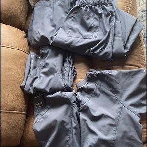 Pewter Wonder wink scrubs.3 tops and 2 bottoms.